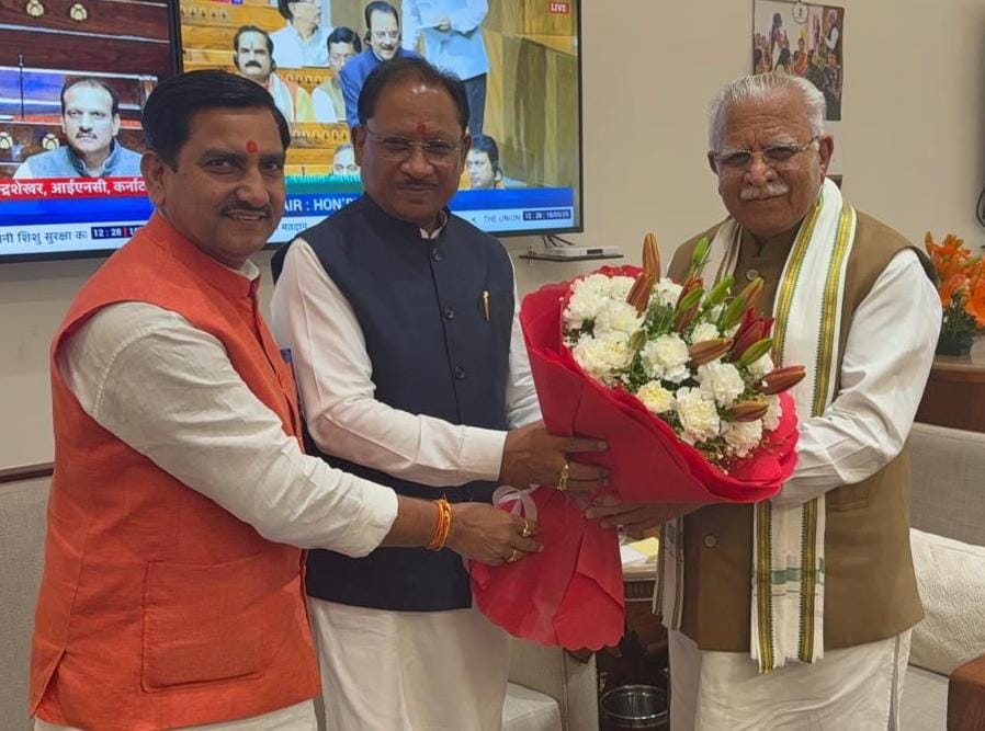 मुख्यमंत्री श्री विष्णुदेव साय ने केंद्रीय मंत्री श्री मनोहर लाल खट्टर से की सौजन्य भेंट