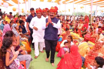 उप मुख्यमंत्री अरुण साव सामूहिक विवाह में हुए शामिल, नवविवाहितों को बधाई और शुभकामनाएं दीं