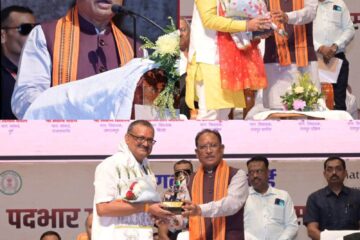 मुख्यमंत्री और विधानसभा अध्यक्ष पर्यटन मंडल तथा साहित्य अकादमी के नवनियुक्त अध्यक्षों के पदभार ग्रहण समारोह में हुए शामिल