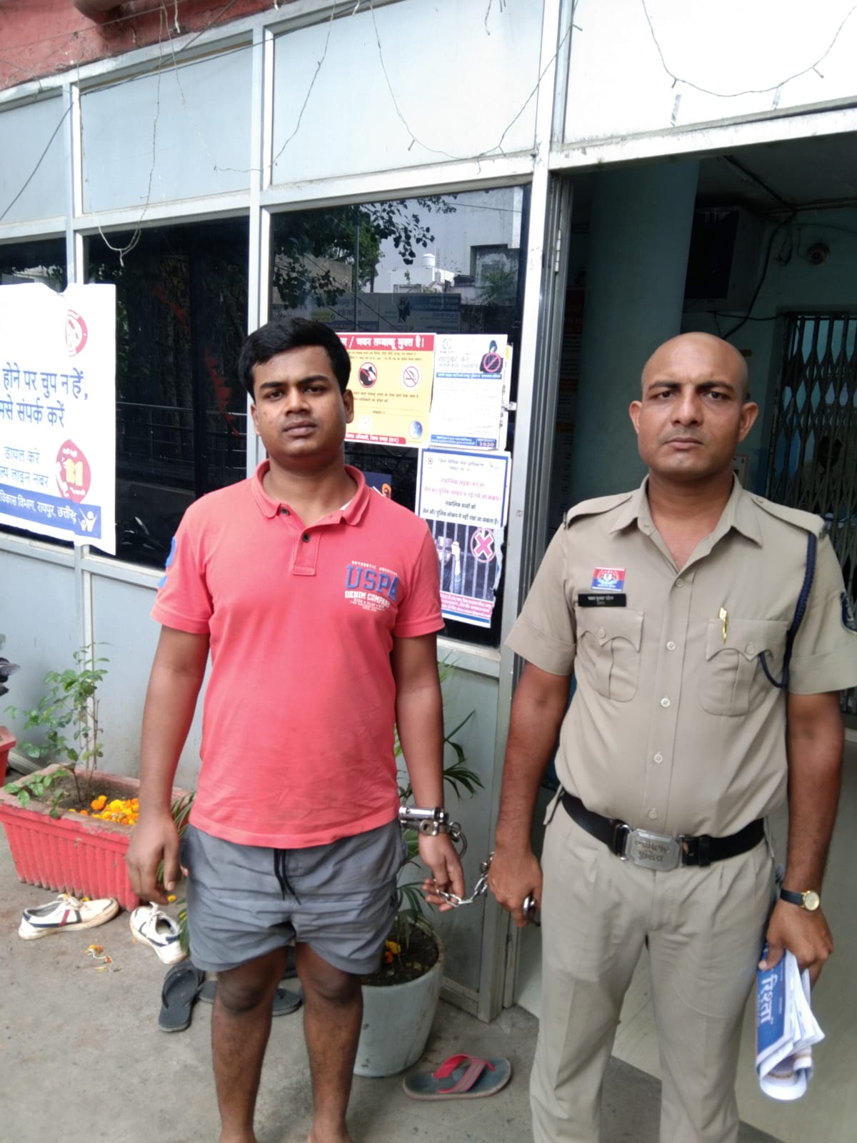मोबाइल एसेसरी शॉप में चोरी करने वाला आरोपी गिरफ्तार, 33 हजार रुपये का सामान बरामद