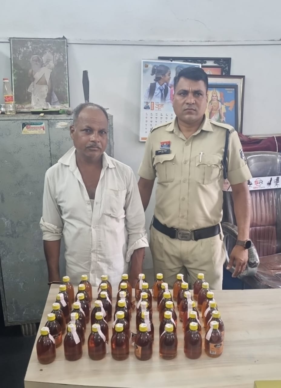 रायपुर पुलिस ने अवैध शराब परिवहन करते एक आरोपी को पकड़ा