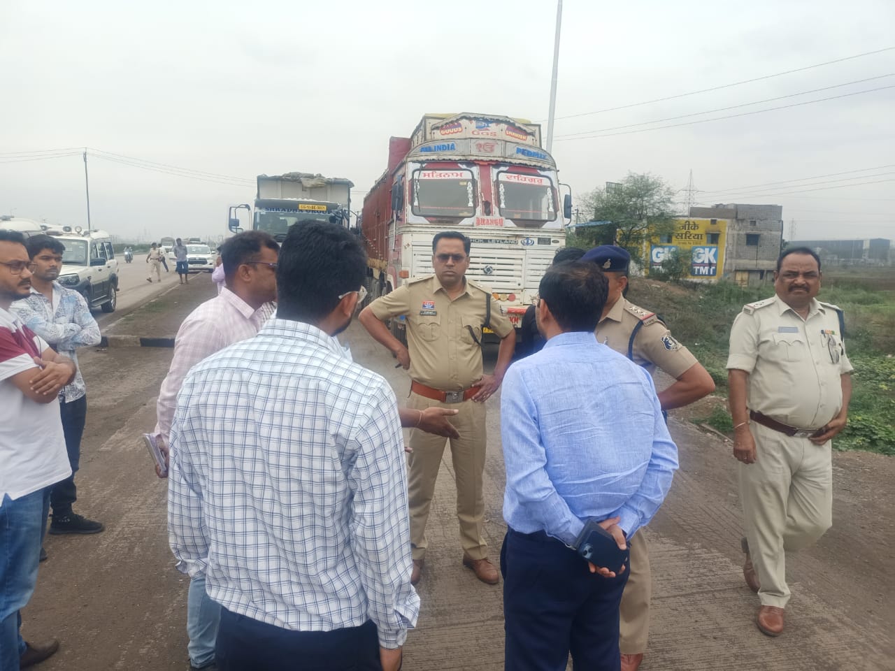 सांकरा-सिलतरा में सर्विस रोड पर भारी वाहनों की आवाजाही पर रोक, बच्चों की सुरक्षा को लेकर प्रशासन सख्त