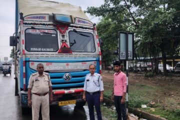 रायपुर में ट्रैफिक पुलिस की बड़ी कार्रवाई: रिंग रोड नंबर 2 पर नो पार्किंग में खड़े 40 ट्रकों के खिलाफ चालानी कार्रवाई, 3 चालकों पर आपराधिक प्रकरण दर्ज