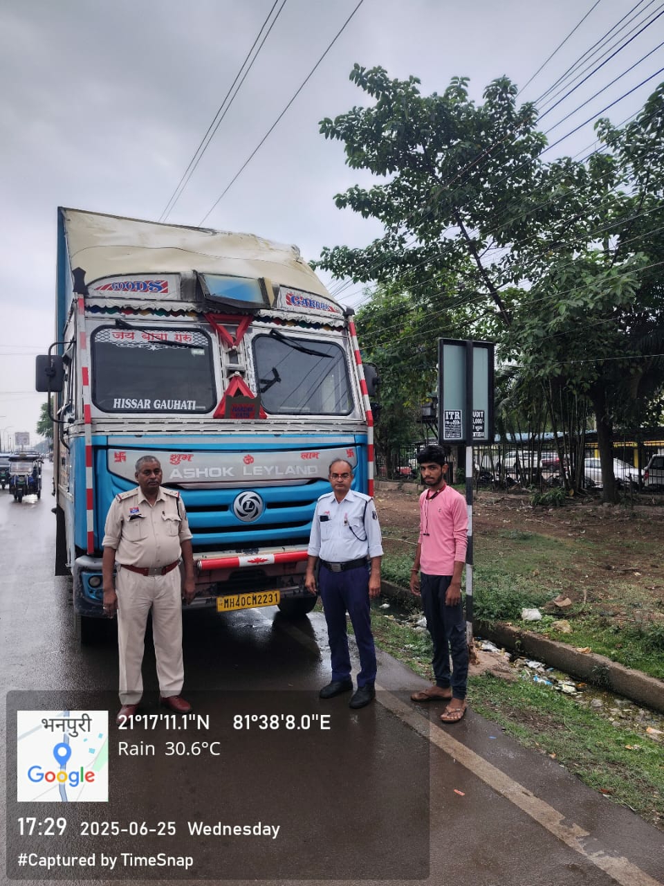 रायपुर में ट्रैफिक पुलिस की बड़ी कार्रवाई: रिंग रोड नंबर 2 पर नो पार्किंग में खड़े 40 ट्रकों के खिलाफ चालानी कार्रवाई, 3 चालकों पर आपराधिक प्रकरण दर्ज