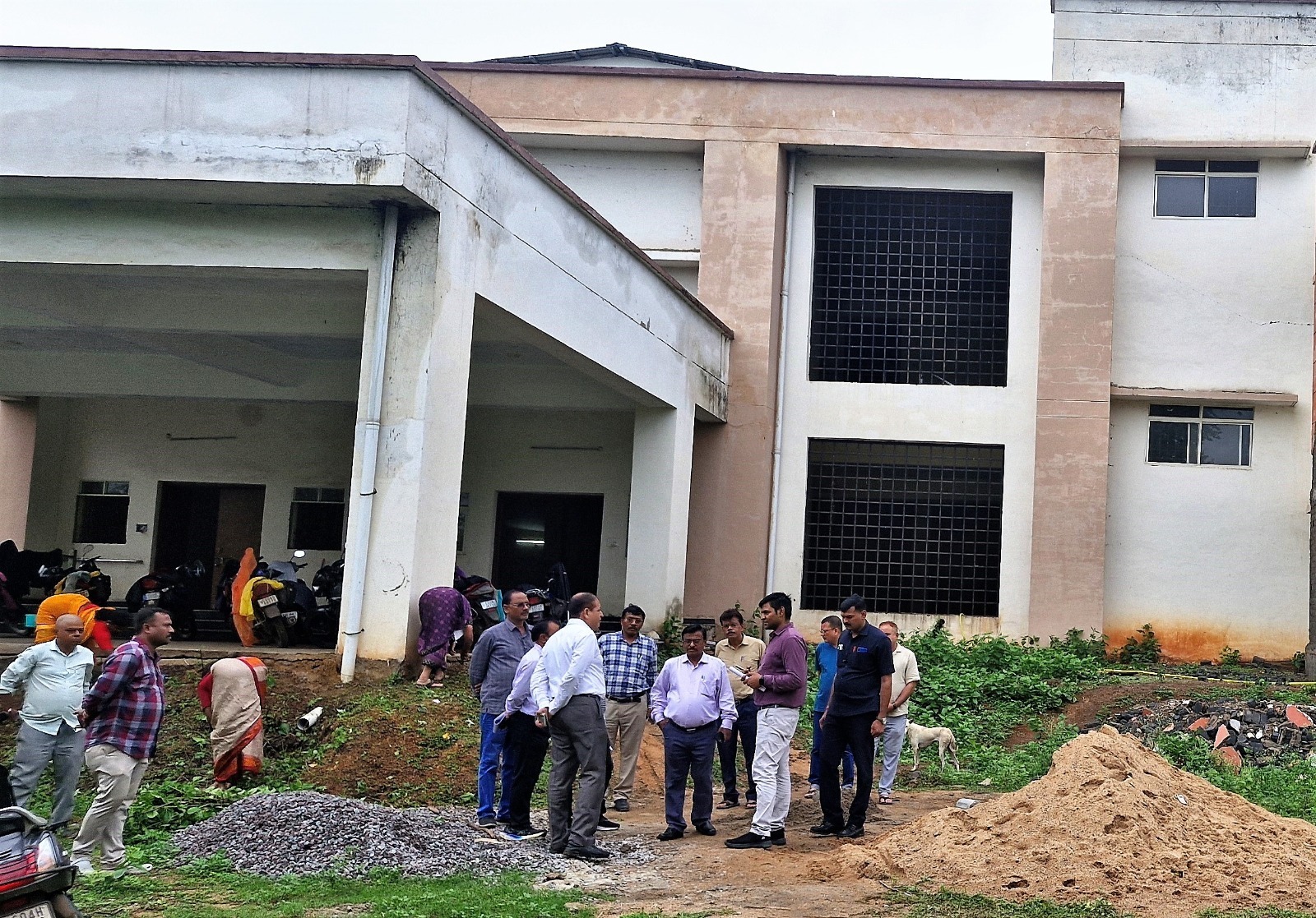 कुलपति कावरे का औचक निरीक्षण, छात्रावासों और खेल सुविधाओं को दुरुस्त करने दिए निर्देश