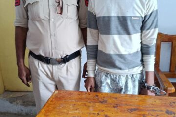 सुने मकान में चोरी करने वाला आरोपी चढ़ा पुलिस के हत्थे, दो लाख का माल बरामद