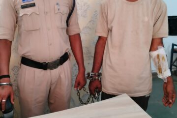 माना कैंप में निगरानी बदमाश चाकू के साथ गिरफ्तार