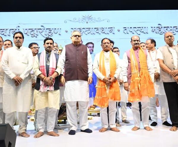 महावीर के विचार मानवता को दिखाते हैं शांति और अहिंसा का मार्ग : ओम बिरला