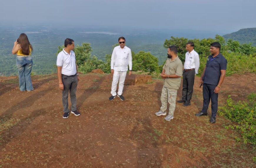 पर्यटन मंडल के अधिकारियों ने किया राजमेरगढ़ का दौरा