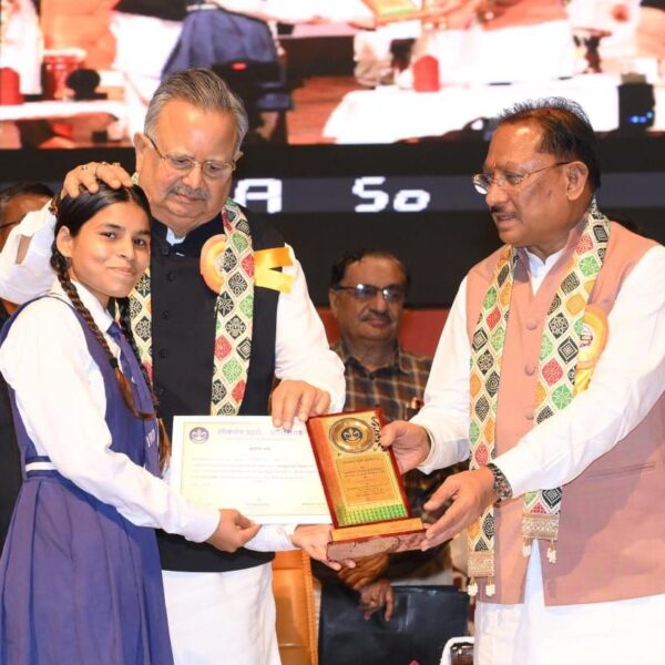लोकतंत्र सेनानियों का सम्मान, ‘आपातकाल के योद्धा’ स्मारिका का विमोचन