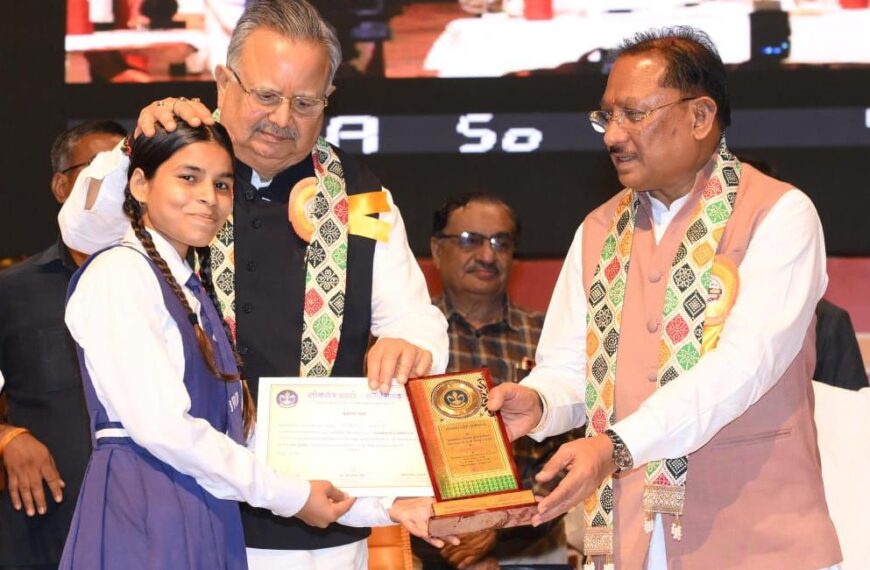 लोकतंत्र सेनानियों का सम्मान, ‘आपातकाल के योद्धा’ स्मारिका का विमोचन